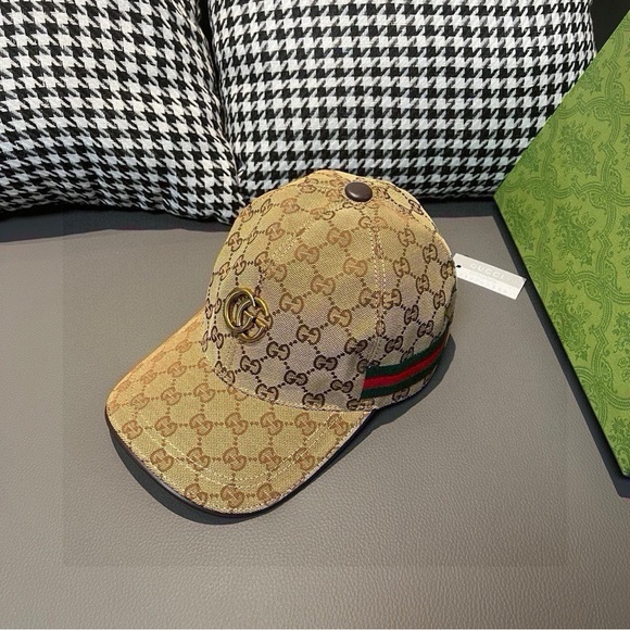 Gucci Beige Monogram Baseball Cap - Picture 1 of 8